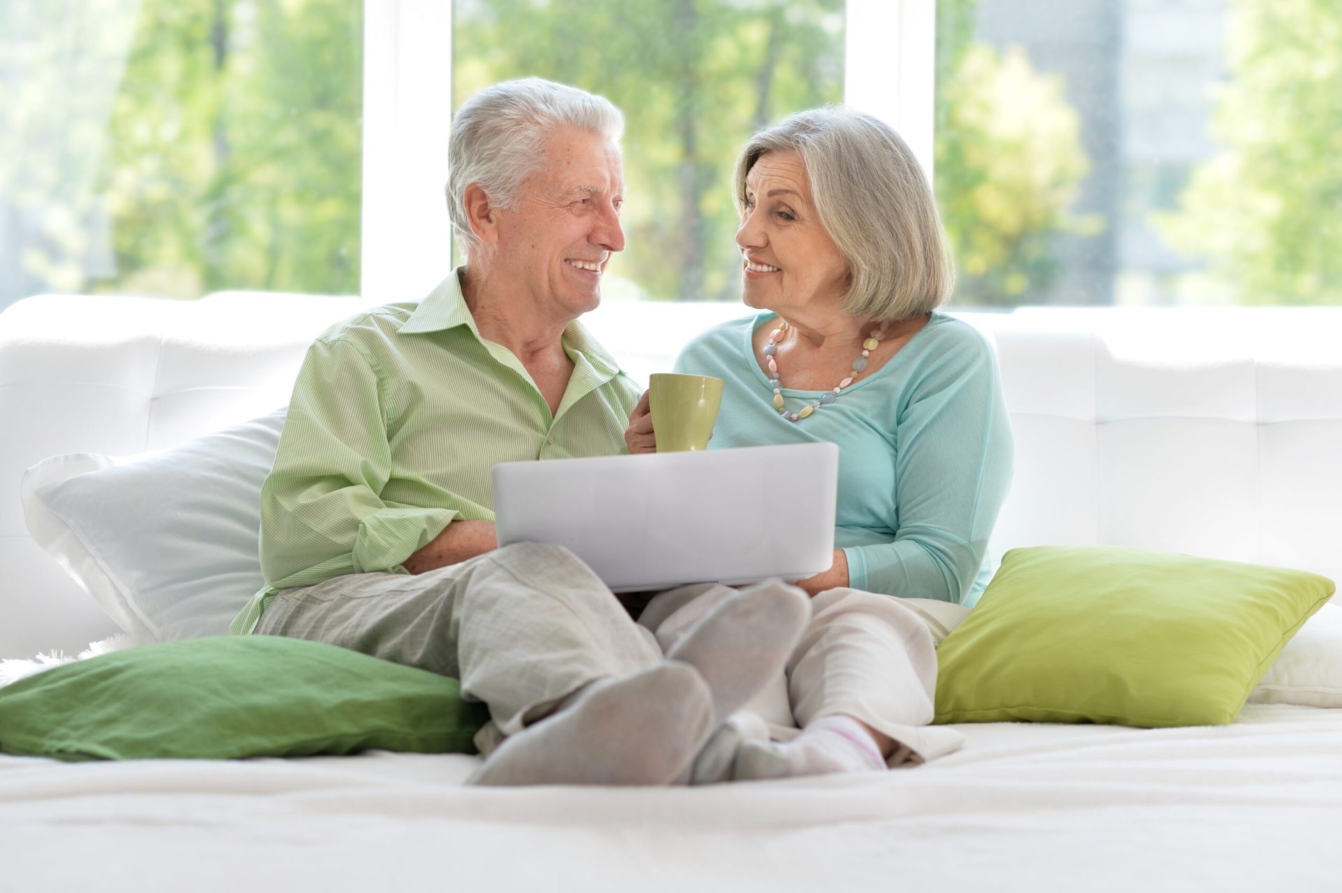 elderly couple with a laptop